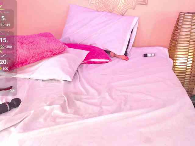 NicolleWillow webcam