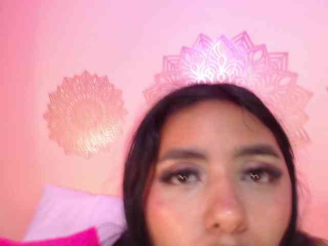 NicolleWillow webcam