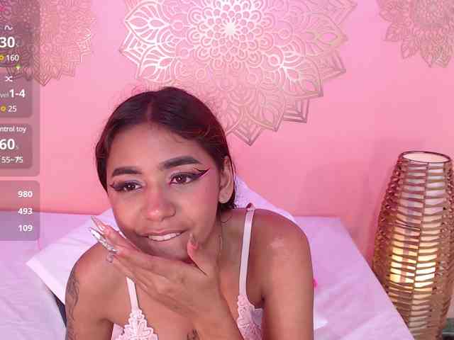 NicolleWillow webcam