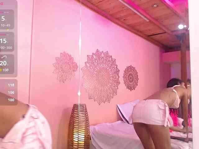 NicolleWillow webcam