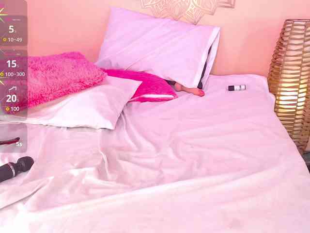 NicolleWillow webcam