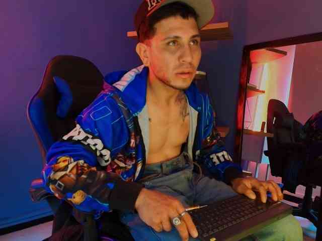 ThonixxxMr ThonixxxMr