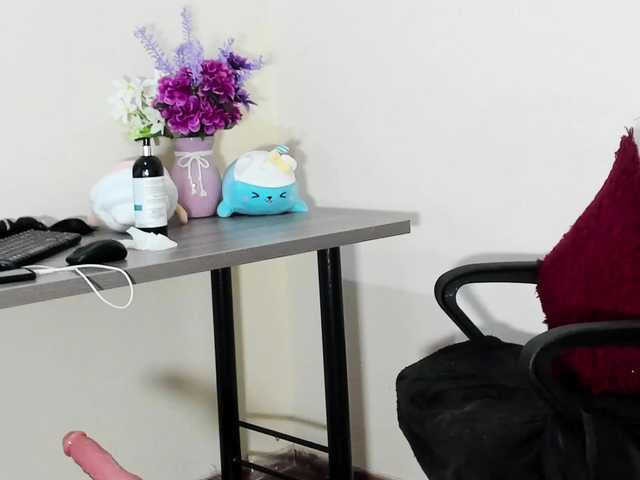 LussieWillow's BongaCams show and profile