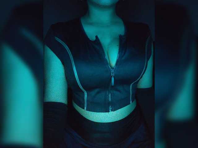 ms-anika's BongaCams show and profile