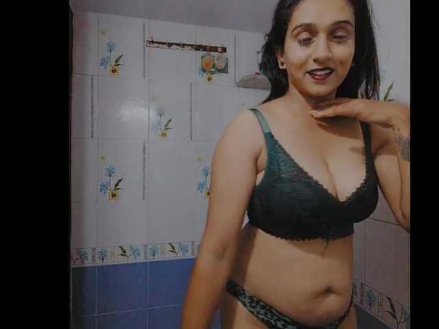 ms-anika's BongaCams show and profile