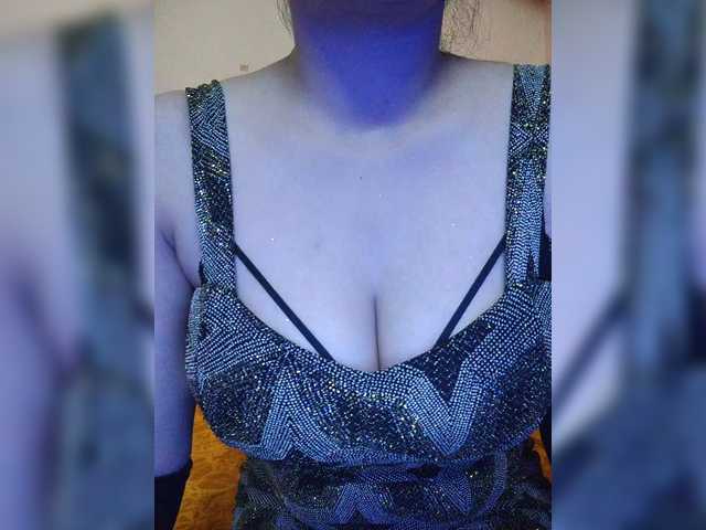 ms-anika's BongaCams show and profile