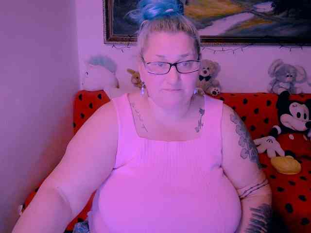 MarryBigBoobs1 webcam