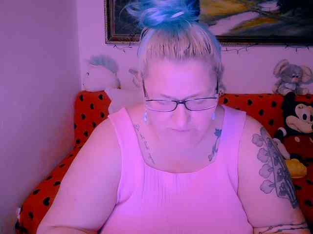MarryBigBoobs1 webcam