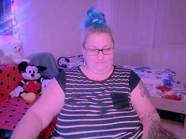 MarryBigBoobs1 webcam