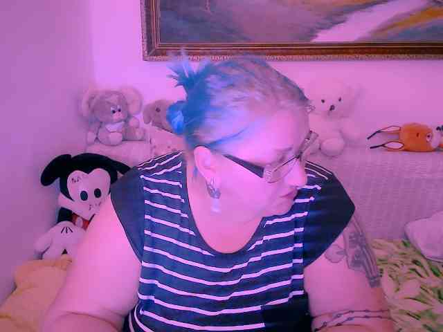 MarryBigBoobs1 webcam