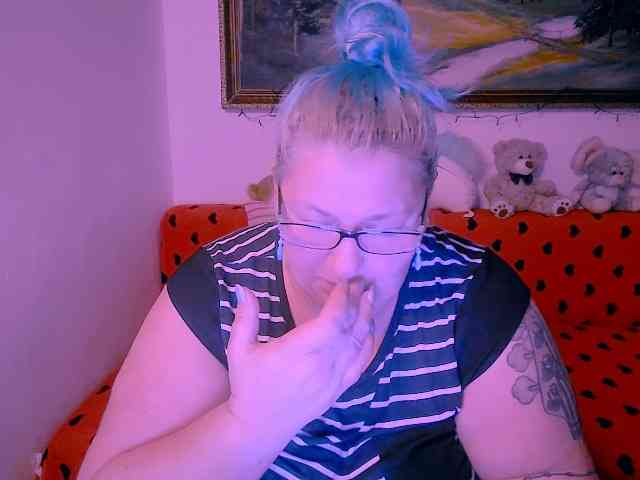 MarryBigBoobs1 webcam