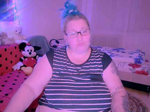 MarryBigBoobs1 webcam