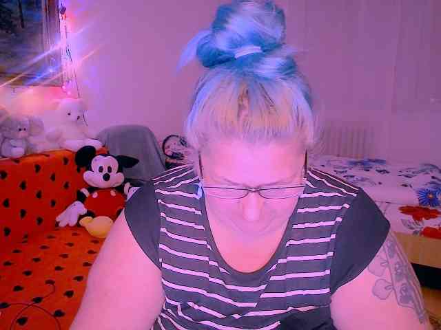 MarryBigBoobs1 webcam