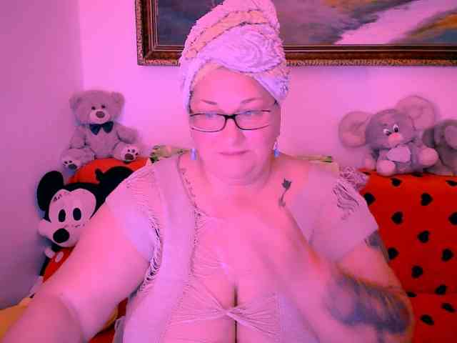 MarryBigBoobs1 webcam