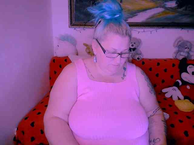 MarryBigBoobs1 webcam