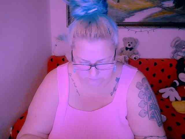 MarryBigBoobs1 webcam