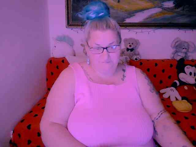 MarryBigBoobs1 webcam