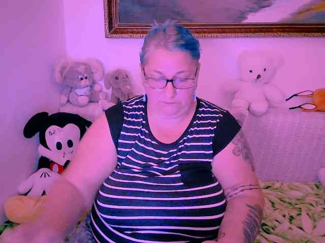 MarryBigBoobs1 webcam