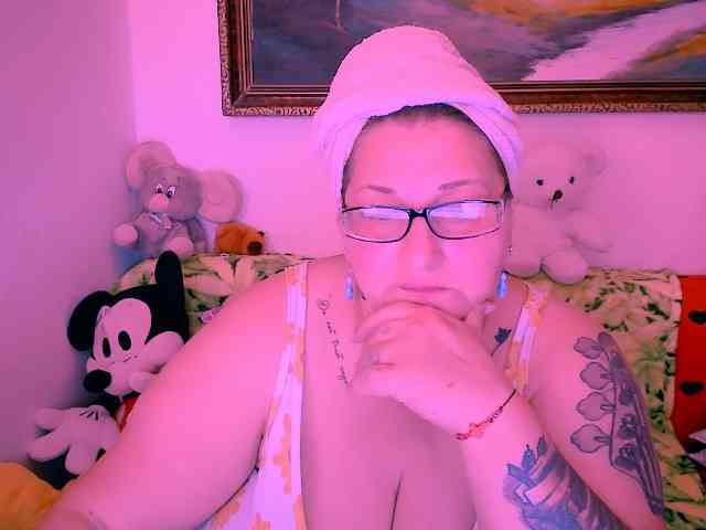 MarryBigBoobs1 webcam