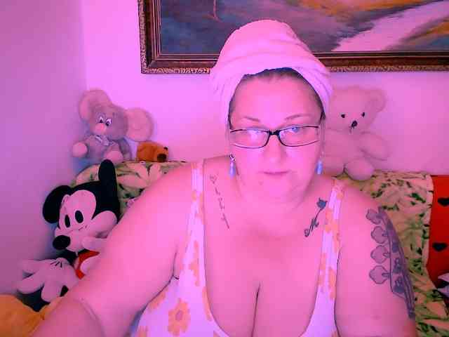 MarryBigBoobs1 webcam