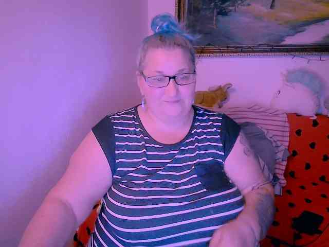 MarryBigBoobs1 webcam