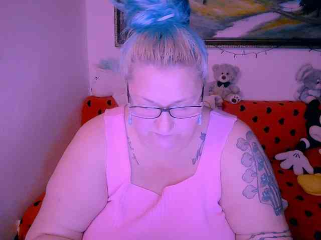 MarryBigBoobs1 webcam