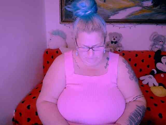 MarryBigBoobs1 webcam