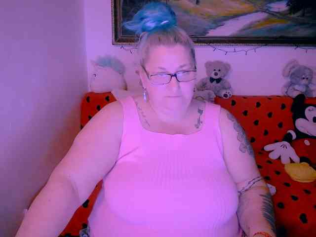 MarryBigBoobs1 webcam