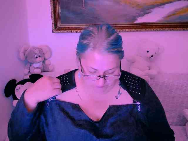 MarryBigBoobs1 webcam