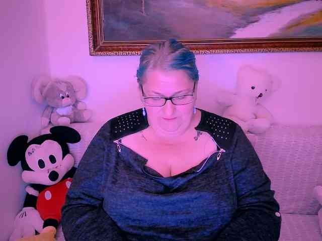 MarryBigBoobs1 webcam