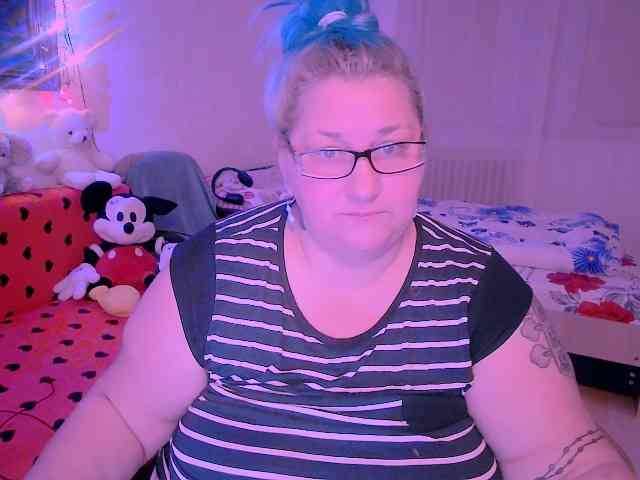 MarryBigBoobs1 webcam