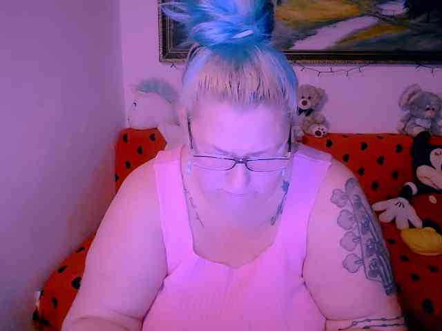 MarryBigBoobs1 webcam