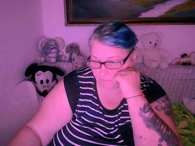 MarryBigBoobs1 webcam