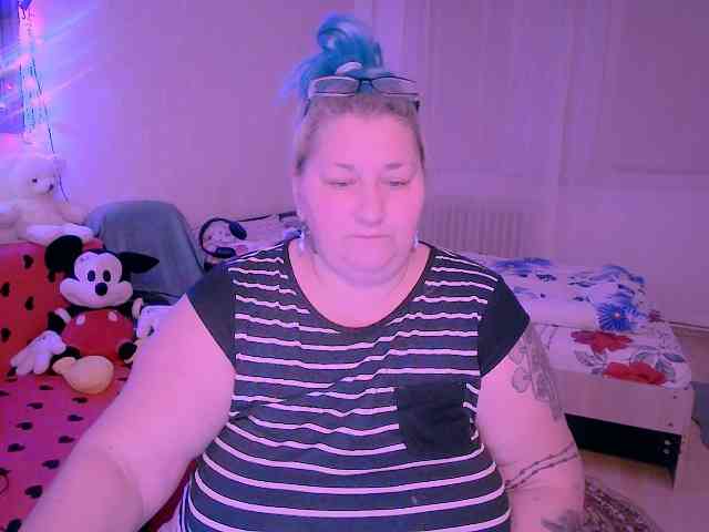 MarryBigBoobs1 webcam