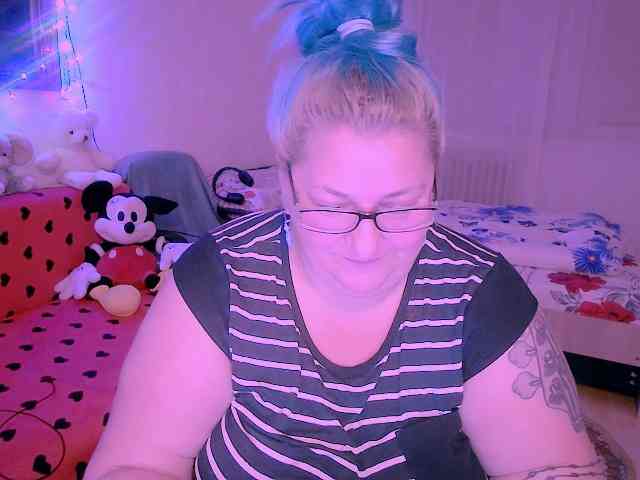 MarryBigBoobs1 webcam