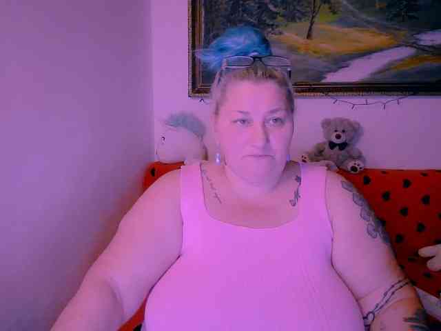 MarryBigBoobs1 webcam