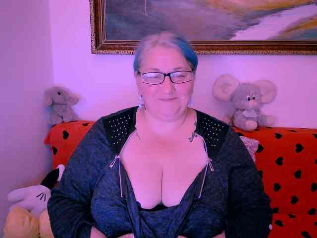 MarryBigBoobs1 webcam