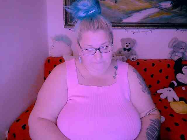 MarryBigBoobs1 webcam