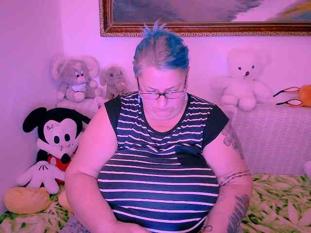 MarryBigBoobs1 webcam