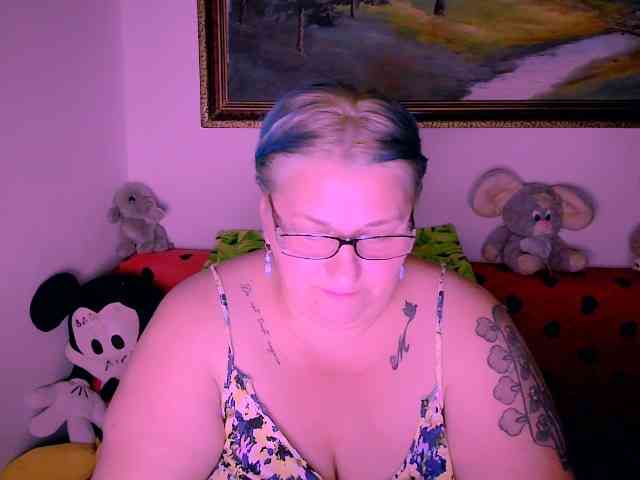 MarryBigBoobs1 webcam