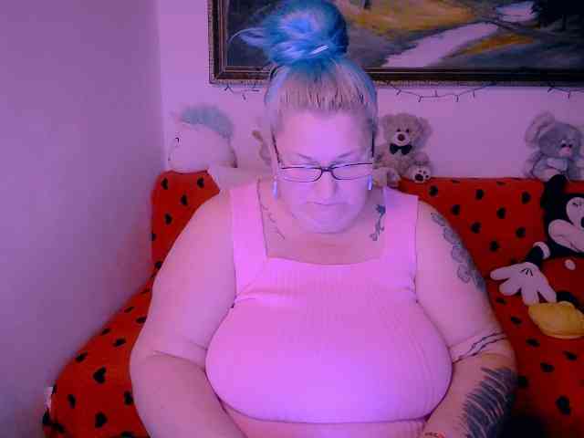 MarryBigBoobs1 webcam