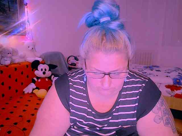 MarryBigBoobs1 webcam