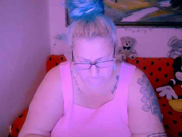 MarryBigBoobs1 webcam