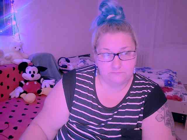 MarryBigBoobs1 webcam