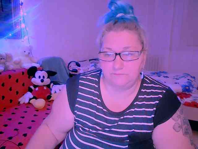 MarryBigBoobs1 webcam