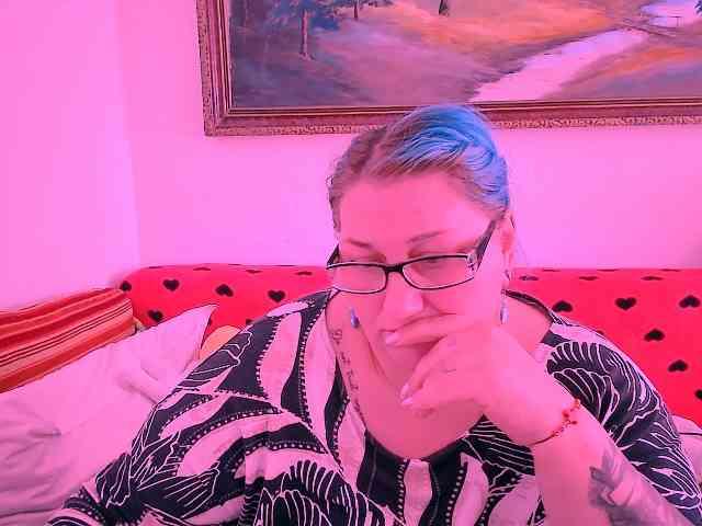 MarryBigBoobs1 webcam