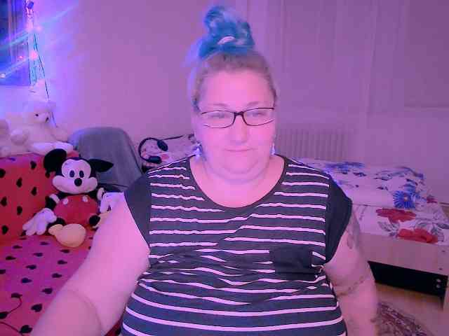 MarryBigBoobs1 webcam