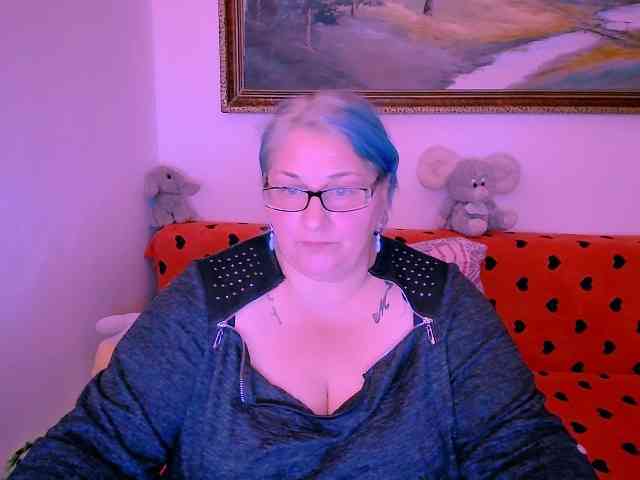 MarryBigBoobs1 webcam