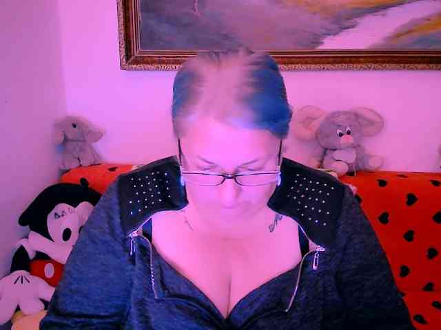 MarryBigBoobs1 webcam