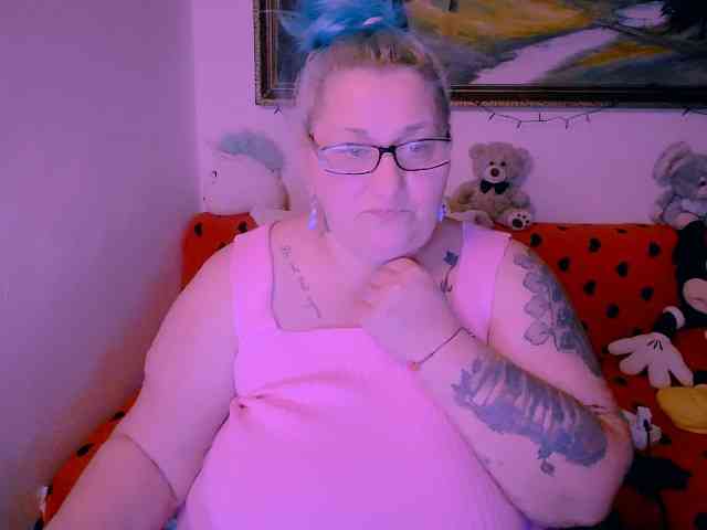 MarryBigBoobs1 webcam